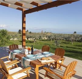 2 bedroom villa with pool and jacuzzi in Scopello, sleeps 6